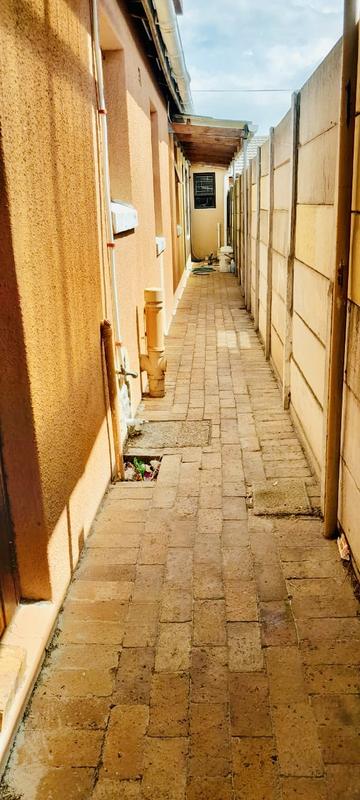 6 Bedroom Property for Sale in Belhar Western Cape